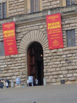 On to the Pitti Palace... more big doors...