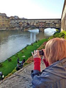 There are, of course, distractions as we make our way to the Uffizi... such as the Ponte Vecchio.